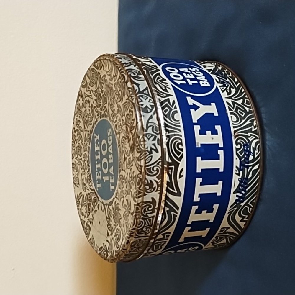 TETLEY TEA TIN, GREAT FOR COLLECTORS OR TEA LOVERS, VINTAGE.